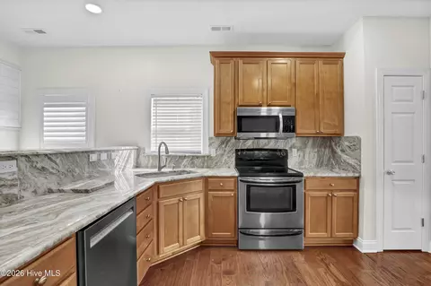 Kitchen - 103 Kiskadee Ct, Hampstead, NC 28443 photo 2 of 3