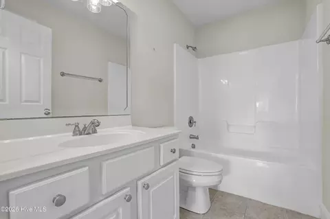 Bath - 103 Kiskadee Ct, Hampstead, NC 28443 photo 3 of 3