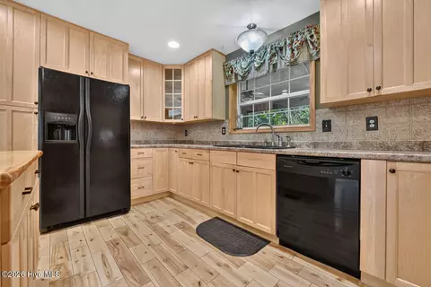 Kitchen - 648 Posey Pl, Murphy, NC 28906 photo 3 of 5