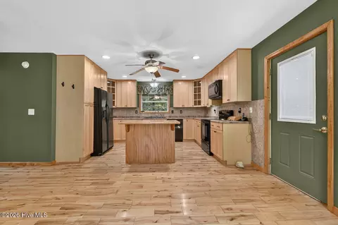 Kitchen - 648 Posey Pl, Murphy, NC 28906 photo 2 of 5