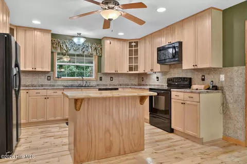 Kitchen - 648 Posey Pl, Murphy, NC 28906 photo 1 of 5