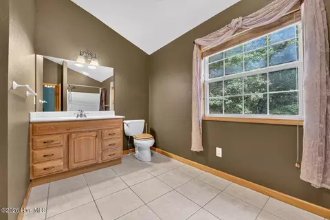 Bath - 648 Posey Pl, Murphy, NC 28906 photo 4 of 5