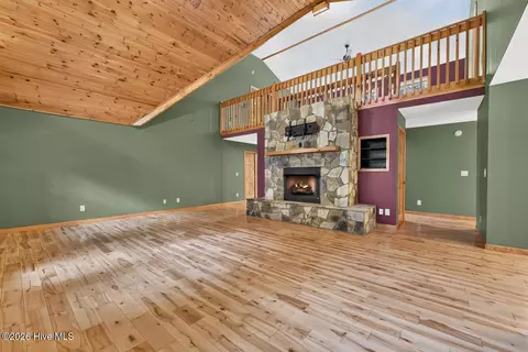 Living - 648 Posey Pl, Murphy, NC 28906 photo 2 of 5