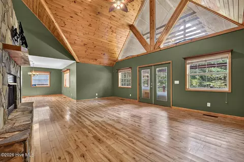Living - 648 Posey Pl, Murphy, NC 28906 photo 4 of 5