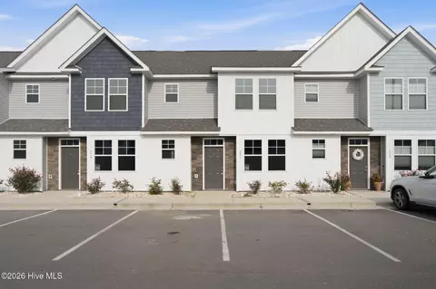 221 Sandy Cove Ln, Sneads Ferry, NC 28460