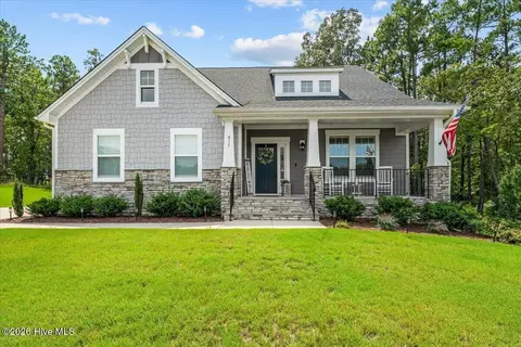 815 Winslow Ln, Southern Pines, NC 28387