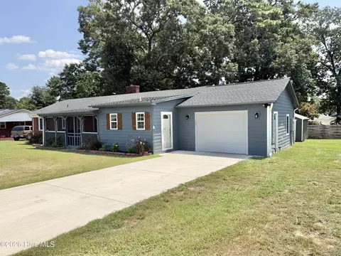 206 Crestwood Dr, Snow Hill, NC 28580