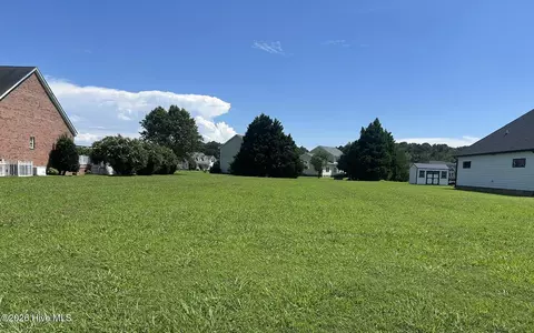 120 Pelican Pointe Dr, Elizabeth City, NC 27909