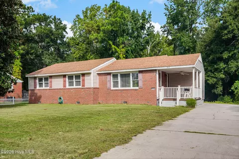 819 Barn St, Jacksonville, NC 28540