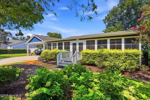 133 NE 29th St, Oak Island, NC 28465