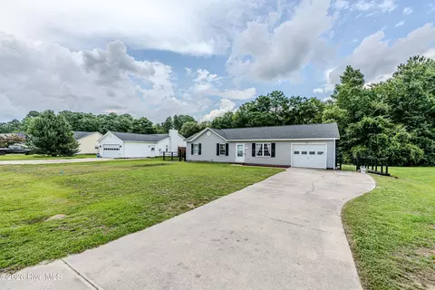 106 Linden Rd, Richlands, NC 28574