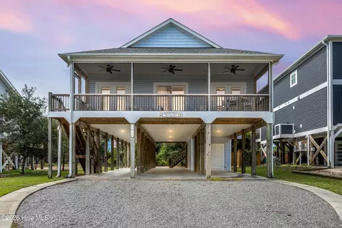 1611 E Pelican Dr, Oak Island, NC 28465