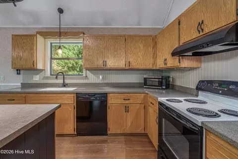 Kitchen - 1054 Dickey Rd, Murphy, NC 28906 photo 3 of 3