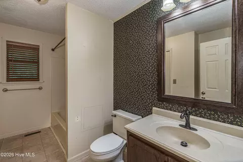Bath - 1054 Dickey Rd, Murphy, NC 28906 photo 1 of 2