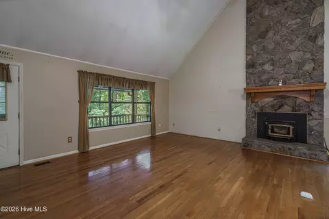Living - 1054 Dickey Rd, Murphy, NC 28906 photo 2 of 3