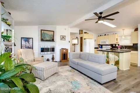 Living - 103 Constitution Ave, Martinez, GA 30907 photo 2 of 4