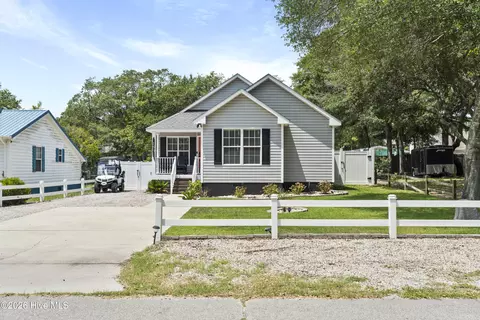 157 NE 3rd St, Oak Island, NC 28465