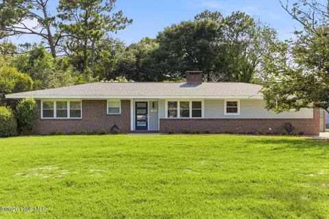 126 Parkwood Dr, Wilmington, NC 28409