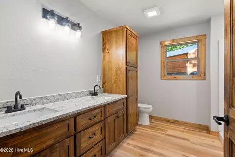 Bath - 56 Oak Knob Dr, Murphy, NC 28906 photo 1 of 4