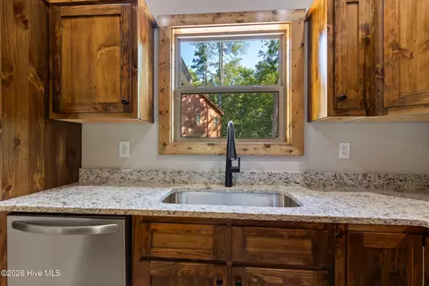 Kitchen - 56 Oak Knob Dr, Murphy, NC 28906 photo 4 of 5