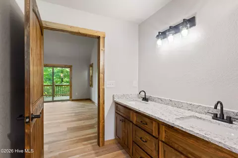 Bath - 56 Oak Knob Dr, Murphy, NC 28906 photo 3 of 4