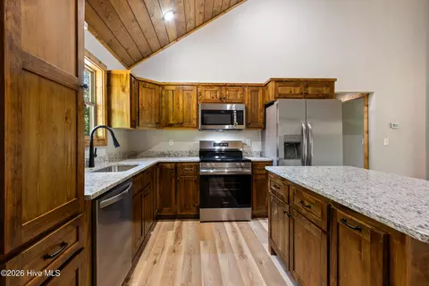 Kitchen - 56 Oak Knob Dr, Murphy, NC 28906 photo 3 of 5