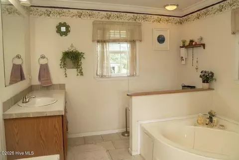 Bath - 550 Walker Rd, Aurora, NC 27806 photo 3 of 7