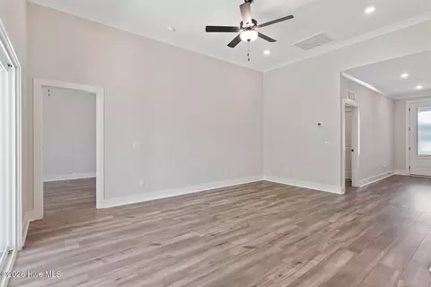 Living - 136 Commons View Dr, Hampstead, NC 28443 photo 1 of 2