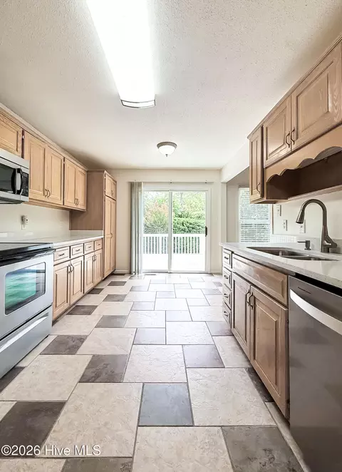 Kitchen - 5 Bridle Path Cir, Pinehurst, NC 28374 photo 5 of 8