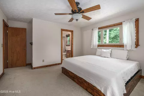Bedroom - 525 Beaver Ridge Rd, Murphy, NC 28906 photo 4 of 4