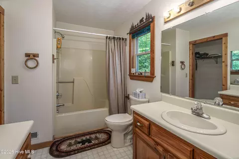Bath - 525 Beaver Ridge Rd, Murphy, NC 28906 photo 3 of 3