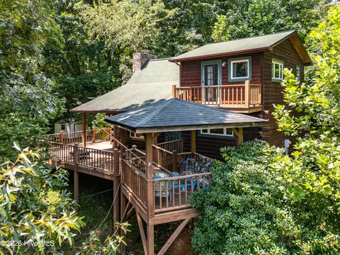 Exterior - 525 Beaver Ridge Rd, Murphy, NC 28906 photo 2 of 14