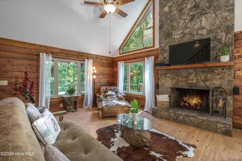 Living - 525 Beaver Ridge Rd, Murphy, NC 28906 photo 1 of 2