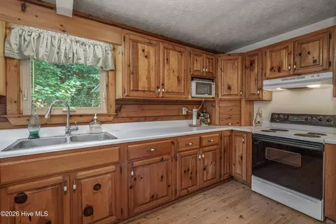 Kitchen - 525 Beaver Ridge Rd, Murphy, NC 28906 photo 2 of 3