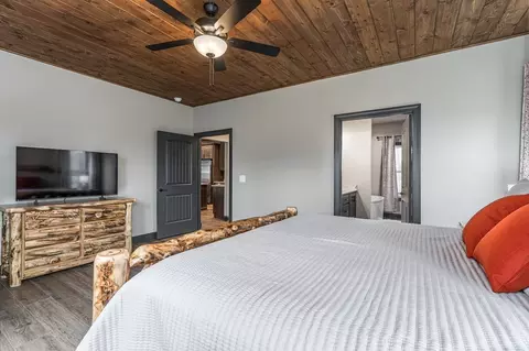 Bedroom - 318 Tracks Holw, Murphy, NC 28906 photo 2 of 5