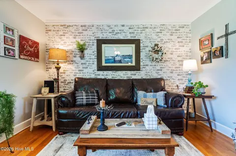 Living - 217 E Henry St, Atkinson, NC 28421 photo 2 of 3