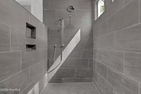 Bath - 105 Tradewinds Dr, Hampstead, NC 28443 photo 3 of 7