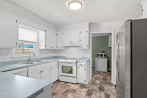 Kitchen - 3313 Thread Needle Rd W, Augusta, GA 30907 photo 1 of 5