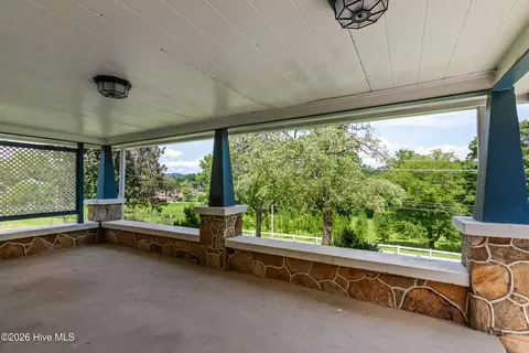 Exterior - 952 Hiwassee St, Murphy, NC 28906 photo 4 of 25
