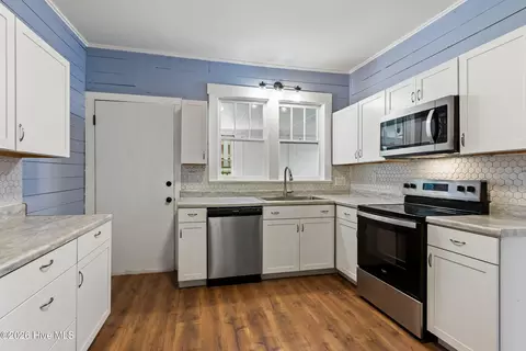 Kitchen - 952 Hiwassee St, Murphy, NC 28906 photo 1 of 2