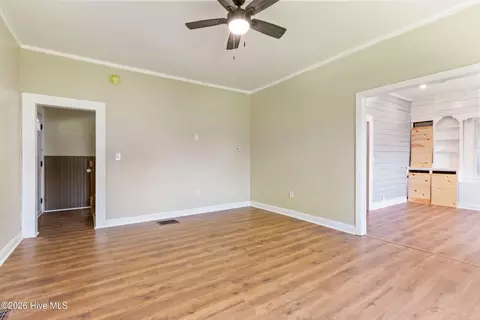 Living - 952 Hiwassee St, Murphy, NC 28906 photo 6 of 8