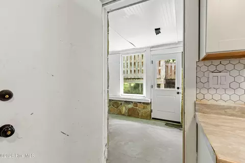 Entry Way - 952 Hiwassee St, Murphy, NC 28906 photo 8 of 14