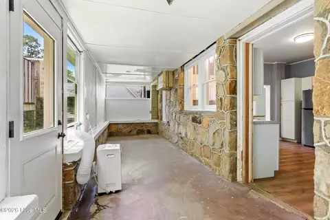 Exterior - 952 Hiwassee St, Murphy, NC 28906 photo 8 of 25
