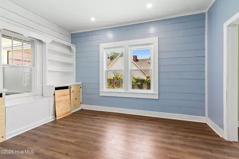 Living - 952 Hiwassee St, Murphy, NC 28906 photo 8 of 8