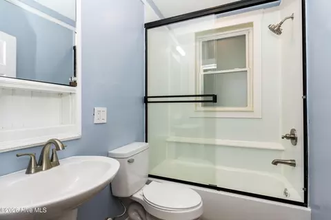 Bath - 952 Hiwassee St, Murphy, NC 28906 photo 4 of 6