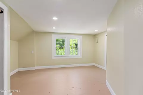 Bedroom - 952 Hiwassee St, Murphy, NC 28906 photo 3 of 6