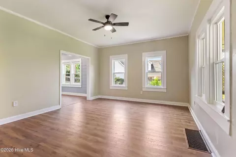 Living - 952 Hiwassee St, Murphy, NC 28906 photo 4 of 8