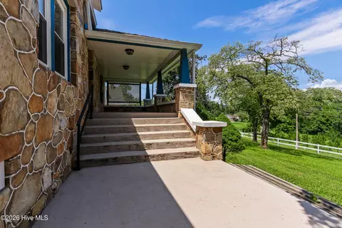 Exterior - 952 Hiwassee St, Murphy, NC 28906 photo 3 of 25