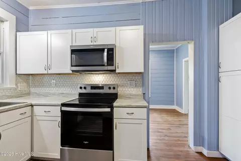 Entry Way - 952 Hiwassee St, Murphy, NC 28906 photo 4 of 14