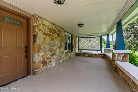 Exterior - 952 Hiwassee St, Murphy, NC 28906 photo 7 of 25